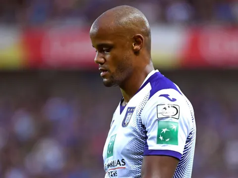 Trở về như 'ông hoàng', huyền thoại Man City lại đang 'báo hại' CLB