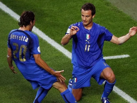 Trong 19 năm, Nhà vô địch thế giới "chuyển nhà" 13 lần