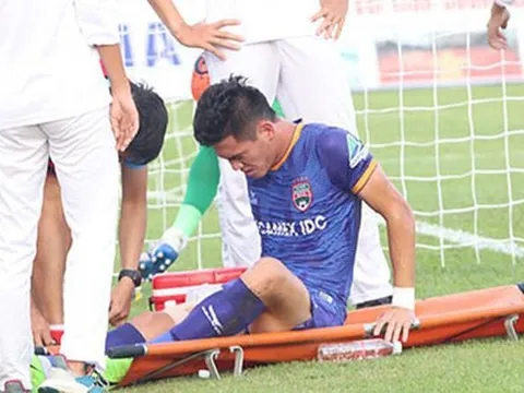 Trọng pháo ĐT Việt Nam lên tiếng về chấn thương ở trận gặp Thanh Hoá