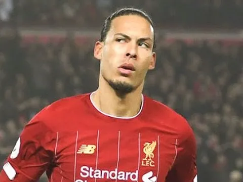 “Trung vệ đó xếp trên Van Dijk”         