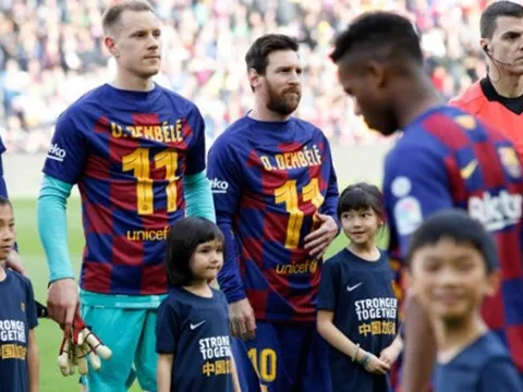 Trước trận đấu, sao Barca làm một điều khiến "chuyên gia nằm cáng" cảm kích