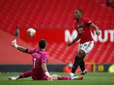 Từ Miralem Pjanic tới Martial: Đội hình 'bá đạo' thành danh tại Lyon