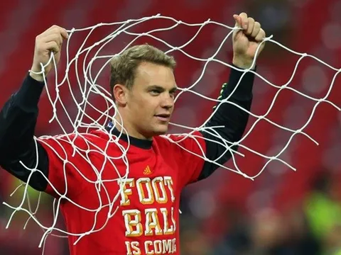 Từ Neuer đến Messi: 'Siêu đội hình' từng hai lần giành cú ăn 3