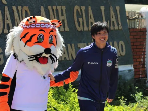 Tuấn Anh ôm ghì lấy "chú Hổ", HAGL sẵn sàng cho diện mạo mới tại V-League 2020