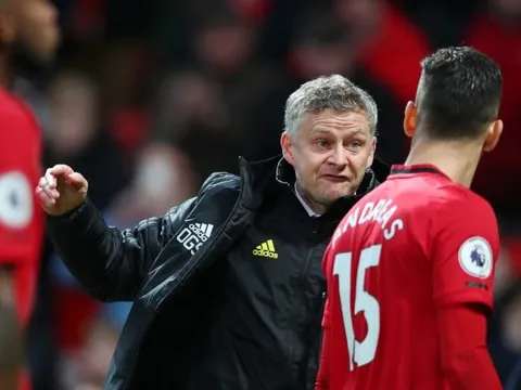 Tức tốc đàm phán, Man Utd rộng cửa đón "siêu máy chạy" về OTF