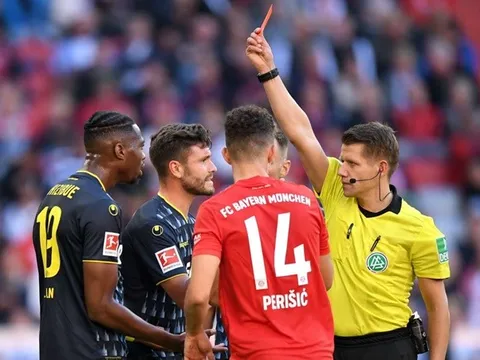 Tức tối vì trận thua, sếp lớn Cologne “cà khịa” trọng tài lẫn Bayern