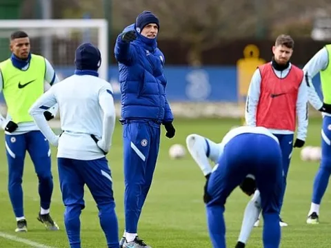 Tuchel hé lộ sự thật phũ phàng, cầu thủ Chelsea cứ "coi chừng"