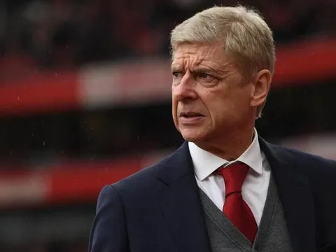Tượng đài Wenger lại ám chỉ về ngày trở lại
