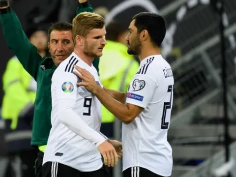 Tuyển Đức đang bất lực giải bài toán số 9?