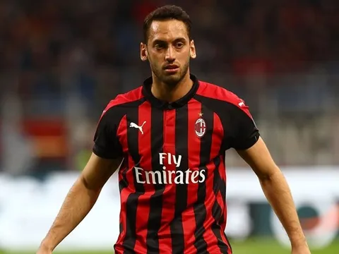 Tuyến giữa bất ổn, AC Milan vẫn muốn bán “thánh sút phạt”