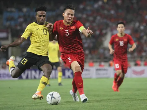 Tuyển Việt Nam khó đủ đường, thầy Park 'chữa cháy' thế nào