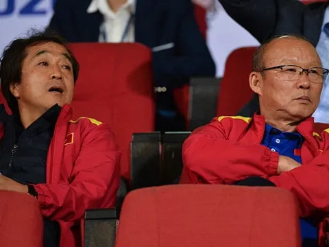 Thầy Park và các cộng sự thay nhau vi hành tại vòng 19 V-League