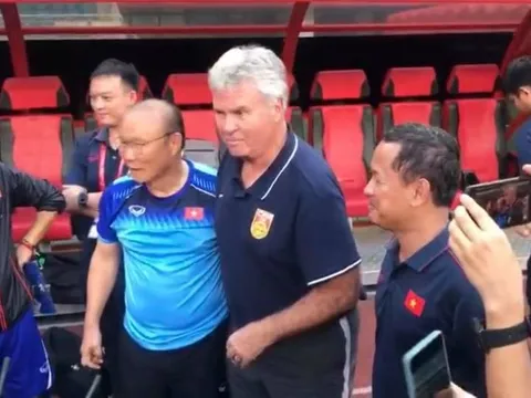 "Phù thủy" Park đá "bay ghế" HLV trưởng U22 Trung Quốc Guus Hiddink
