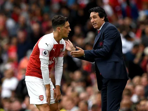 "Tôi chọn Ozil làm đội trưởng, nhưng các cầu thủ không cho"