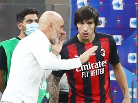 "Pirlo 2.0" nhận thẻ đỏ, HLV AC Milan có hành động đặc biệt
