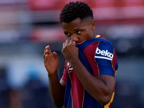 Lại sắp lên bàn mổ, "niềm hy vọng" của Barca khiến fan lo ngay ngáy