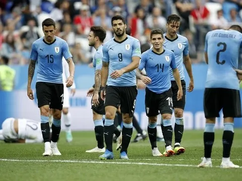 Uruguay bị loại, Arsenal vô tình biết được "tử huyệt"?