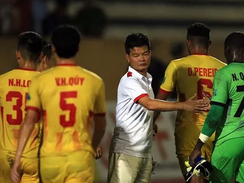 "V-League nên dừng càng sớm càng tốt"