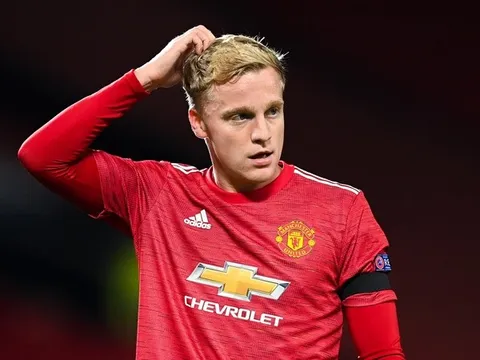 Van de Beek 'ngụp lặn' ở Man Utd, Gullit thừa nhận một sự thật
