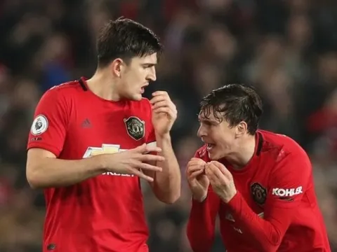 "Vấn đề của Lindelof là Maguire, vấn đề của Maguire là Lindelof"