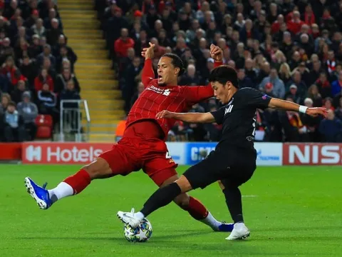 Van Dijk bị biến thành gã hề, CĐV M.U sướng rơn: "Smalling thứ 2"