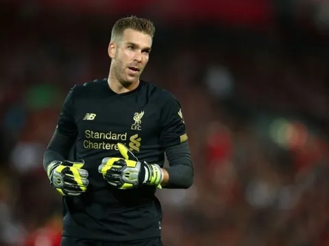 Van Dijk nói gì với "kẻ đóng thế" cho Alisson?