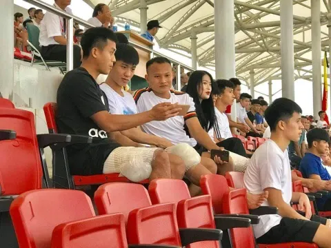 Văn Đức và Đình Trọng bất ngờ hội quân cùng ĐTQG