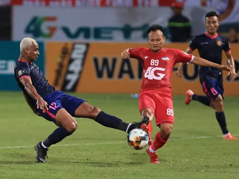 Văn Hậu và Trọng Hoàng chấn thương, còn ai là “nạn nhân” phút bù giờ?