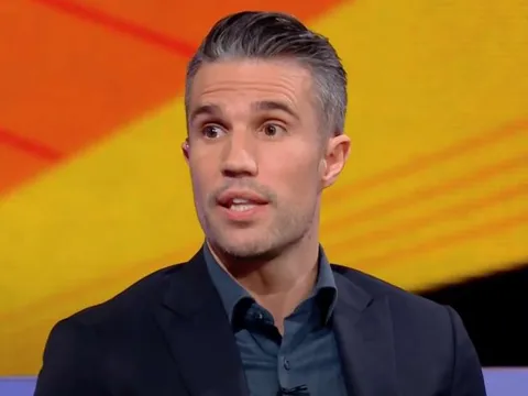 Van Persie loại Ronaldo và Messi khỏi top 3 Quả bóng vàng 2020
