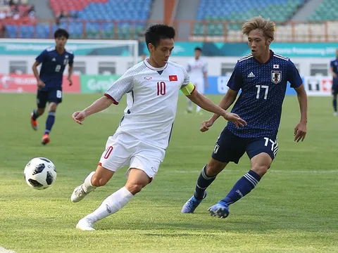 Văn Quyết lại bay cao, thầy Park bao giờ đổi ý?