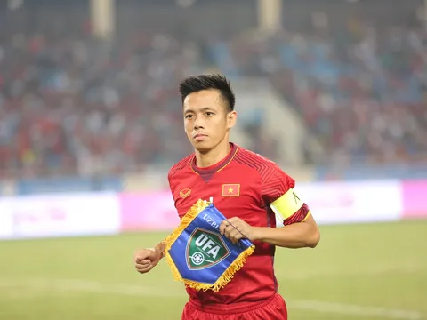 Văn Quyết và hành động ấm áp tình người giữa mùa dịch COVID-19