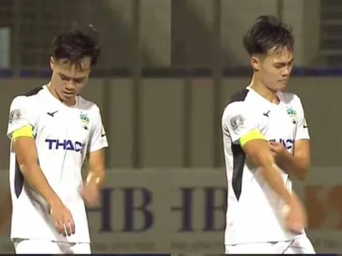 Văn Toàn phá vỡ sự im lặng sau hành động ném băng đội trưởng HAGL