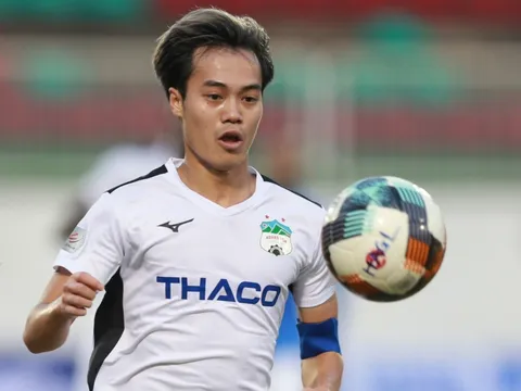 Văn Toàn, Walsh im tiếng, HAGL không có trọn niềm vui ở Lạch Tray