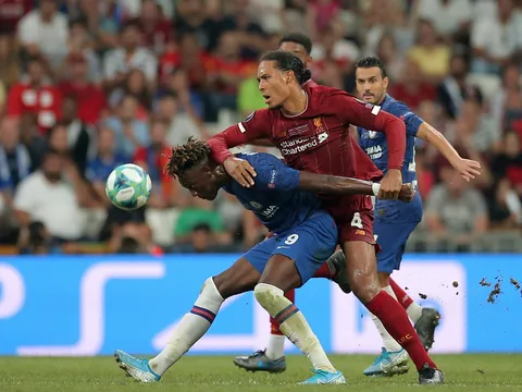 "Vàng" Abraham có bị nung chảy bởi "lửa" Van Dijk?