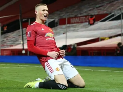 Vào sân 47 phút, "Mad dog" chứng minh vì sao Van de Beek dự bị