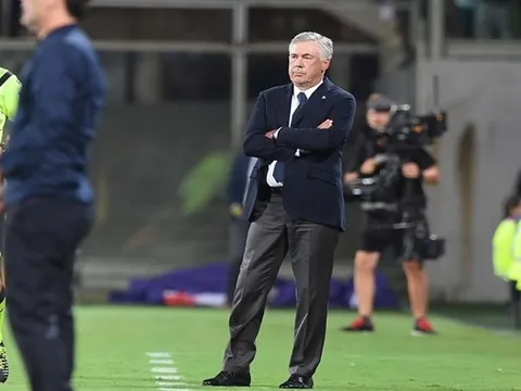 Vất vả đánh bại Fiorentina, HLV Napoli gửi thông điệp đến Sarri