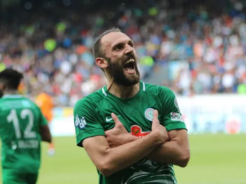 Thiếu trung phong, đại gia Anh ''xem giò'' sao Kosovo