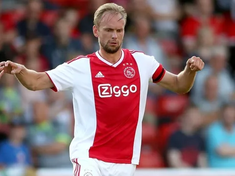 Những bản hợp đồng 'thảm họa' của Van der Sar ở Ajax