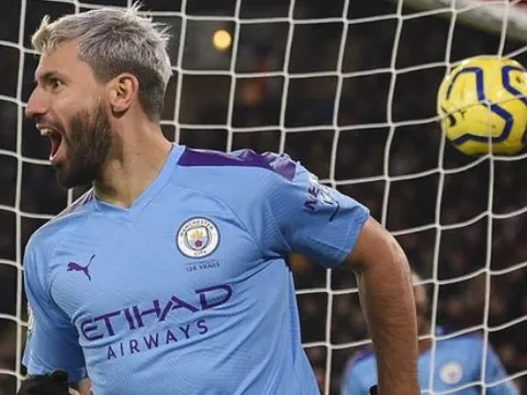 Vì án phạt, Man City sẵn sàng để Aguero đi