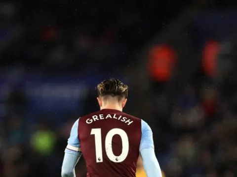 Vì "cơn sốt" Premier League, fan Liverpool "khẩu chiến" liên hồi trên MXH