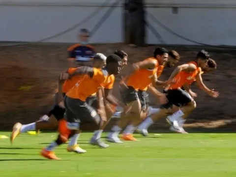 Vì COVID-19, Valencia "giam lương" nhân viên chưa biết ngày trả