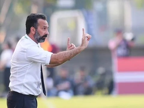 Vì sao HLV ngoại khó trụ lại lâu dài ở V.League?