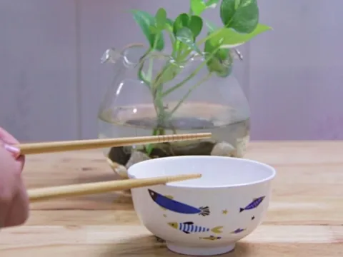 Vì sao người xưa rất kị gõ bát đũa vào nhau trong khi ăn cơm?