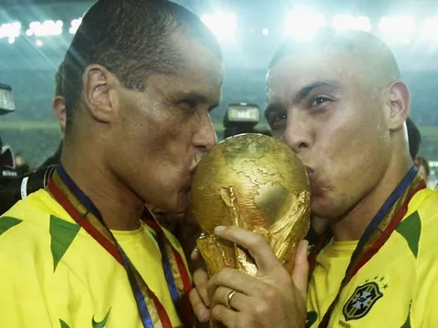 Vì sao Rivaldo chưa từng được yêu như Ronaldo 'béo'?
