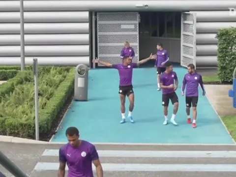 Video Aguero, Jesus trở lại luyện tập cùng Man City