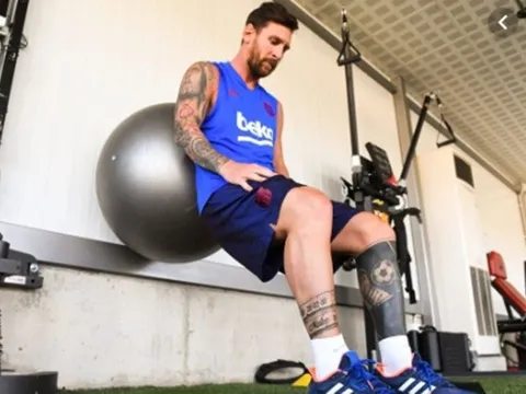 Video Messi tập hồi phục ở Ciutat Esportiva