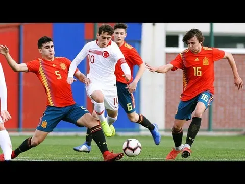 "Viên ngọc 16 tuổi" lên tiếng, Man Utd đại chiến nảy lửa Barca, Man City