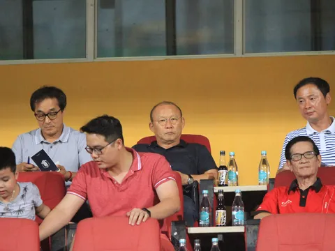 Viettel đánh rơi điểm đáng tiếc, HLV Park Hang-seo xuống động viên các "trò cưng"