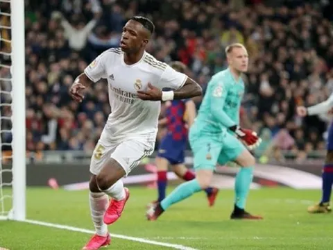 “Vinicius sẽ trở thành người thừa kế của Ronaldo tại Real Madrid”