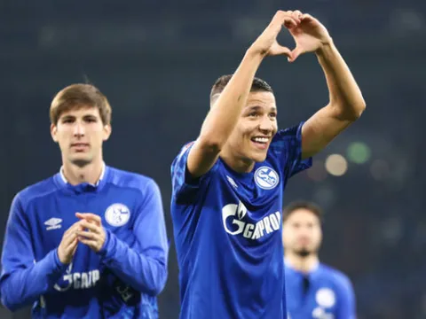 Vỡ òa phút 89, 'đối thủ cũ' của Quang Hải đưa Schalke lên hạng nhì